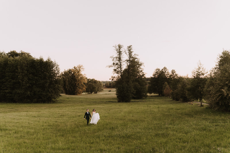 sesja ślubna na łące